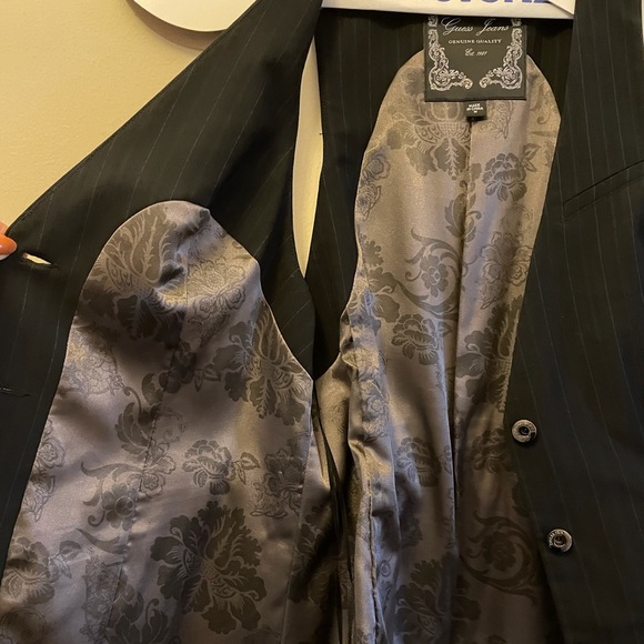 GUESS Black pinstripe vest. - Picture 3 of 5